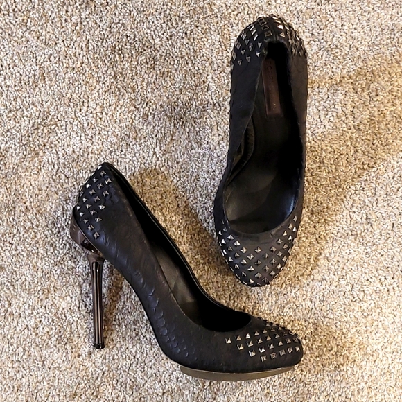 BCBG black leather snakeskin studded pumps - Picture 1 of 9